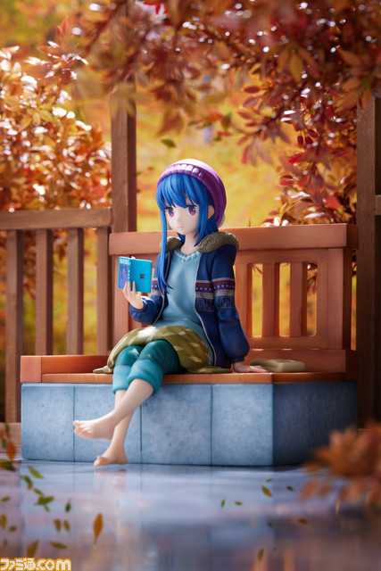 【ほっこり】『ゆるキャン△』より志摩リンの足湯フィギュアが登場。リラックスしながら読書する様子が微笑ましい