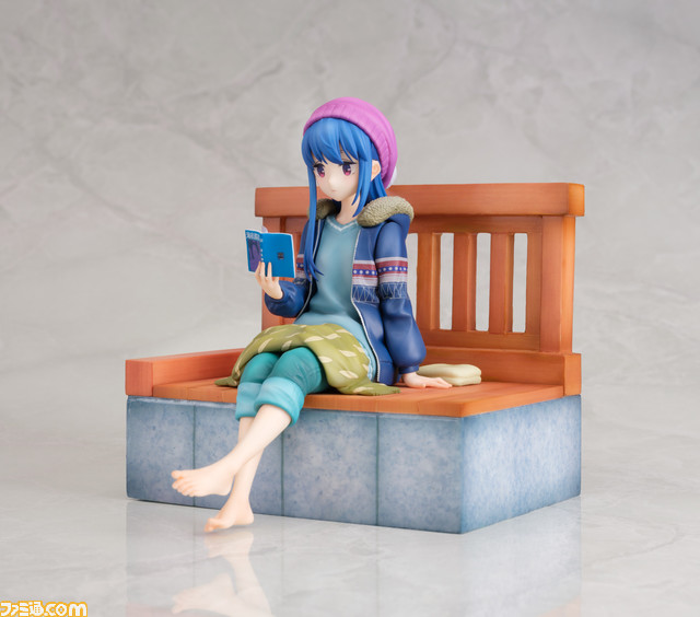 【ほっこり】『ゆるキャン△』より志摩リンの足湯フィギュアが登場。リラックスしながら読書する様子が微笑ましい