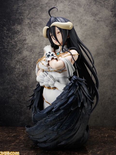 『オーバーロード』アルベドの胸像フィギュアが等身大で登場。全高約90cmのサイズ感を生かし、物憂げな表情や衣装をリアルに再現