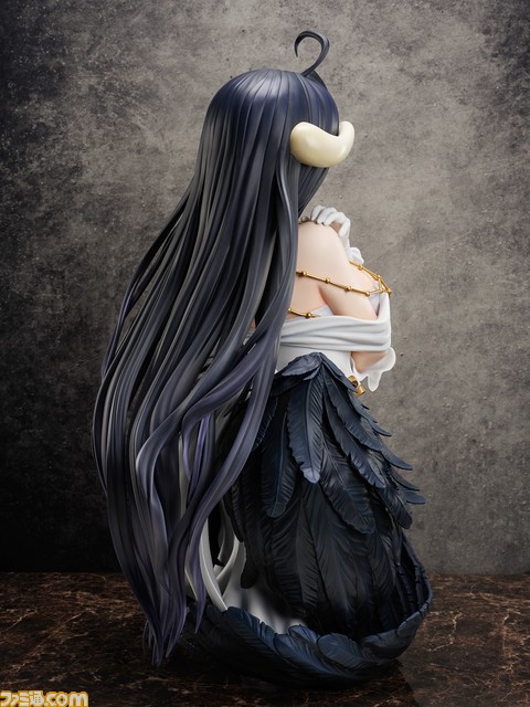 『オーバーロード』アルベドの胸像フィギュアが等身大で登場。全高約90cmのサイズ感を生かし、物憂げな表情や衣装をリアルに再現