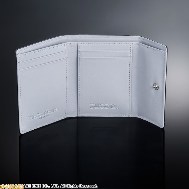 『ニーア』2B、9S、A2のぬいぐるみが予約開始。“YoRHa”マークや服の模様、天使文字などが型押しされた本革の三つ折り財布もラインアップ