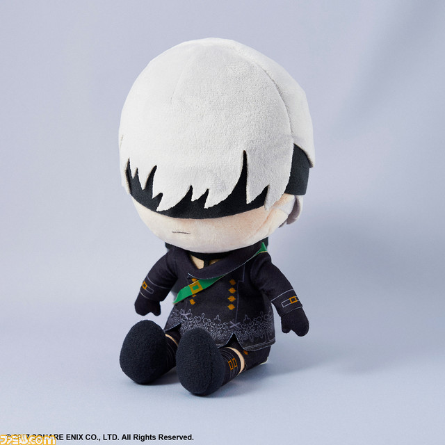 『ニーア』2B、9S、A2のぬいぐるみが予約開始。“YoRHa”マークや服の模様、天使文字などが型押しされた本革の三つ折り財布もラインアップ