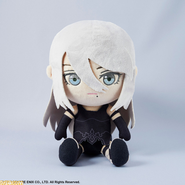ニーア 2b 9s がかわいいぬいぐるみに Yorhaマークや服の模様 天使文字などが型押しされた本革の三つ折り財布も登場 ゲーム エンタメ最新情報のファミ通 Com