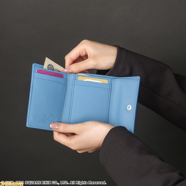 『ニーア』2B、9S、A2のぬいぐるみが予約開始。“YoRHa”マークや服の模様、天使文字などが型押しされた本革の三つ折り財布もラインアップ