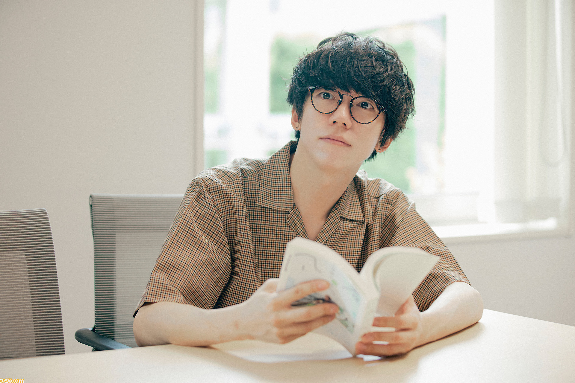 人気バンドsumika片岡健太が語る、初のエッセイ本と『FF』の