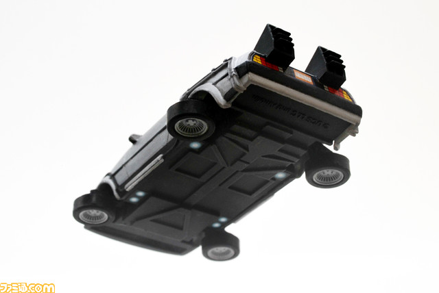 映画『バック・トゥ・ザ・フューチャーPart2』本当に浮かぶ“デロリアン”のフィギュアが8月に発売。地上走行状態＆浮上状態で飾れる