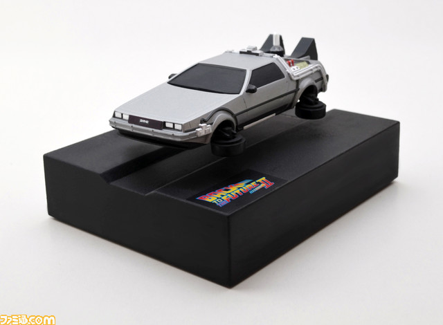 映画『バック・トゥ・ザ・フューチャーPart2』本当に浮かぶ“デロリアン”のフィギュアが8月に発売。地上走行状態＆浮上状態で飾れる