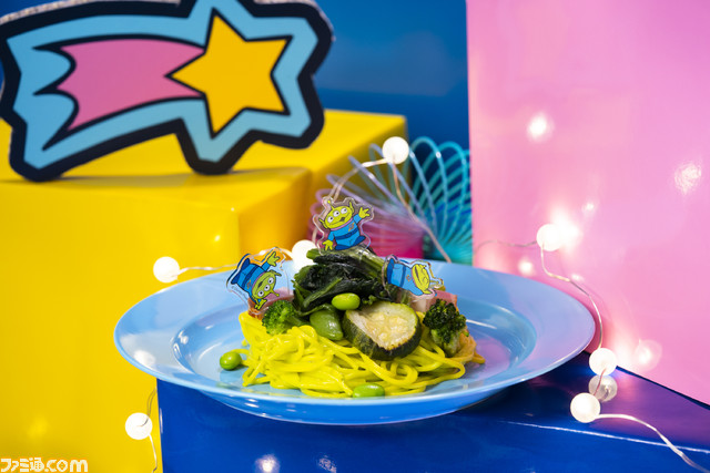 『トイ・ストーリー エイリアン』OH MY CAFEが東京、大阪、名古屋にオープン。おもちゃの宇宙をテーマにしたかわいいメニューやオリジナルグッズが登場