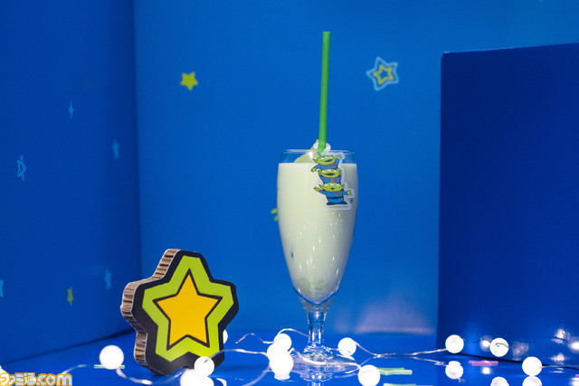 『トイ・ストーリー エイリアン』OH MY CAFEが東京、大阪、名古屋にオープン。おもちゃの宇宙をテーマにしたかわいいメニューやオリジナルグッズが登場