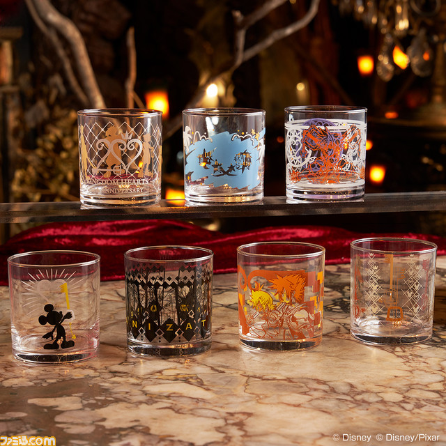 『キングダムハーツ』20周年一番くじが本日(7/16)より発売。ソラ、カイリの王座スタチューや歴代作品のビジュアルを使用したハンドタオルなど全9種