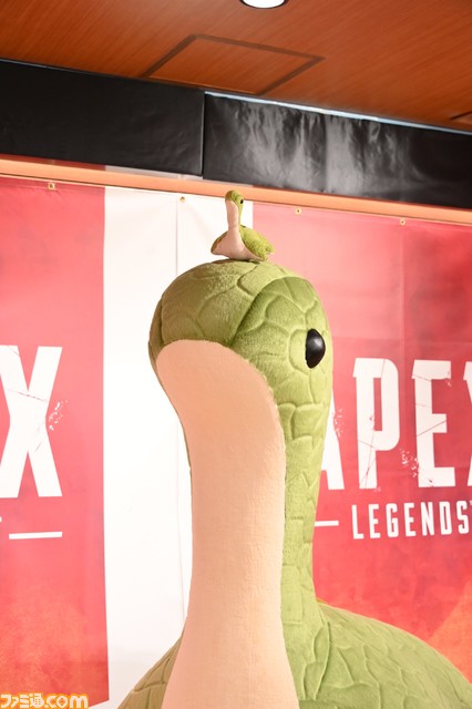 『Apex Legends』ネッシーカフェの内覧会リポート。フロア内では巨大ネッシーがお出迎え！ たくさんのネッシーに癒されるくつろぎの空間は必見