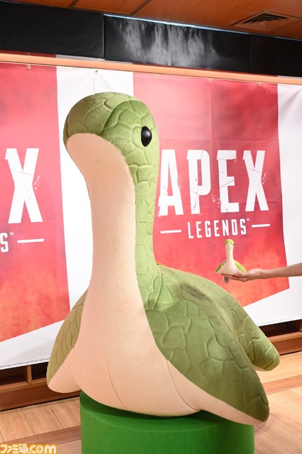 『Apex Legends』ネッシーカフェの内覧会リポート。フロア内では巨大ネッシーがお出迎え！ たくさんのネッシーに癒されるくつろぎの空間は必見