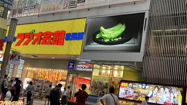 『アノニマス・コード』主人公・高岡ポロンが秋葉原ラジオ会館のビジョンをハッキング。最新PVとアニメ『シュタインズ・ゲート』第1話をサプライズ上映