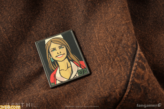 product_silenthill_bloody-lisa_pin_photo1