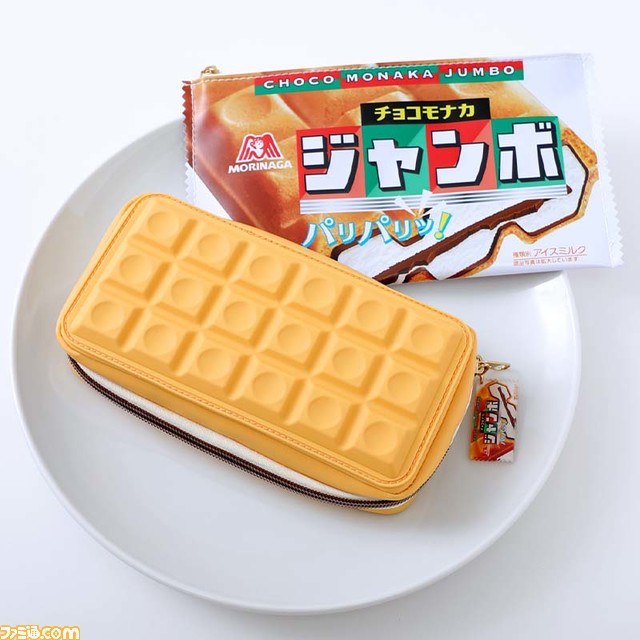 “チョコモナカジャンボ”を忠実に再現したポーチが付録の書籍が発売。チャックにはパッケージデザインのミニチャーム付き
