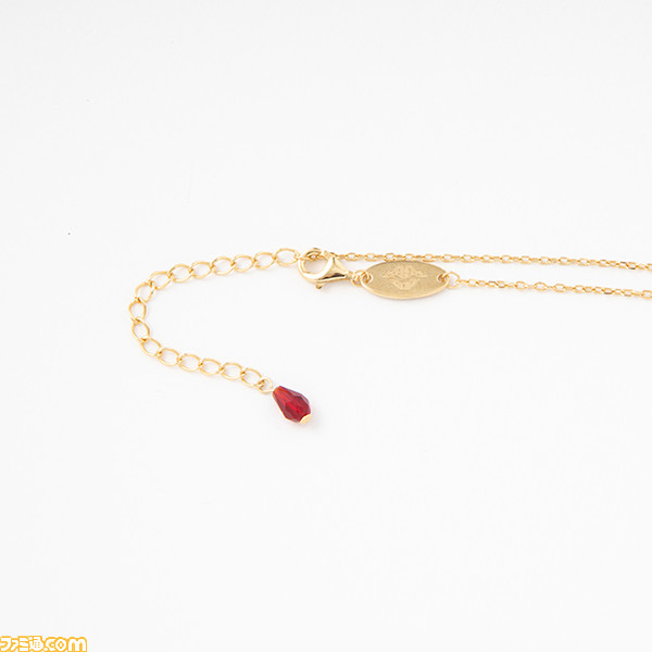 『ベヨネッタ』をイメージした腕時計、ジャケット、ネックレスが登場。魔法陣やバトルスーツの装飾、魔女の血涙などをモチーフにデザイン