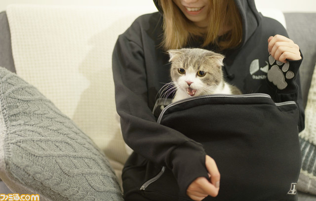 【世界猫の日】にゃんガルーパーカー2在庫入荷。猫が入れる大きなポケットを搭載したパーカーを着て、涼しい部屋で猫と一緒の幸せな時間を満喫しよう