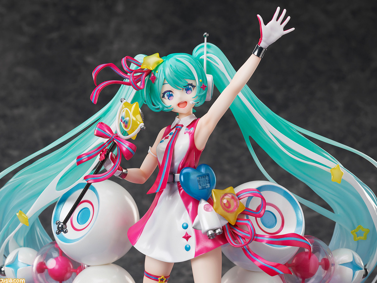 初音ミク“マジカルミライ 10th Anniversary Ver.”1/7スケール