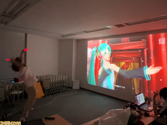 君は『プロセカ』を下から見たことがあるか。恋愛ゲームの中に入りたくないか。プロジェクターおもしろゲーム研究会【ゲーム画面がでっかいと興奮する!】