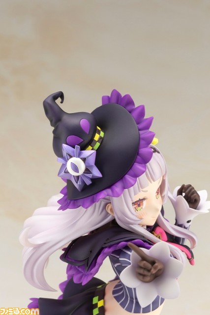 【ホロライブ】紫咲シオンのフィギュアが予約開始。おなじみの衣装を細かく再現しているほか、指からは黒魔術を放ちそう。ニヒヒ顔パーツにも注目!