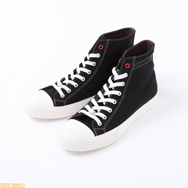 『ごちうさ BLOOM』よりココア、チノ、リゼをモチーフにした腕時計、バッグ、スニーカーが登場。腹話術のうさぎのぬいぐるみやティッピー、銃など各キャラをイメージしたものがデザインされたファン必見のアイテム