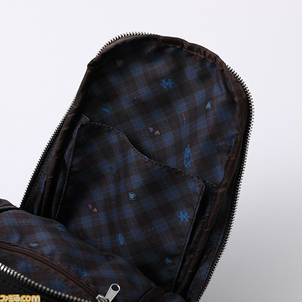 『ごちうさ BLOOM』よりココア、チノ、リゼをモチーフにした腕時計、バッグ、スニーカーが登場。腹話術のうさぎのぬいぐるみやティッピー、銃など各キャラをイメージしたものがデザインされたファン必見のアイテム