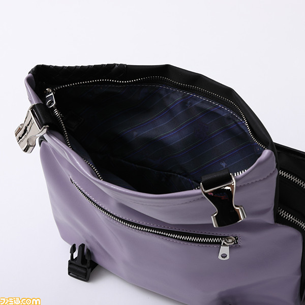 『ごちうさ BLOOM』よりココア、チノ、リゼをモチーフにした腕時計、バッグ、スニーカーが登場。腹話術のうさぎのぬいぐるみやティッピー、銃など各キャラをイメージしたものがデザインされたファン必見のアイテム