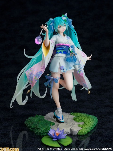 『初音ミク』アジサイをモチーフにした衣装を纏った“真夏花火Ver.”フィギュアが登場。15周年の記念花火を背景にしたオリジナル背景アクリルボードが付属