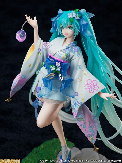 『初音ミク』アジサイをモチーフにした衣装を纏った“真夏花火Ver.”フィギュアが登場。15周年の記念花火を背景にしたオリジナル背景アクリルボードが付属