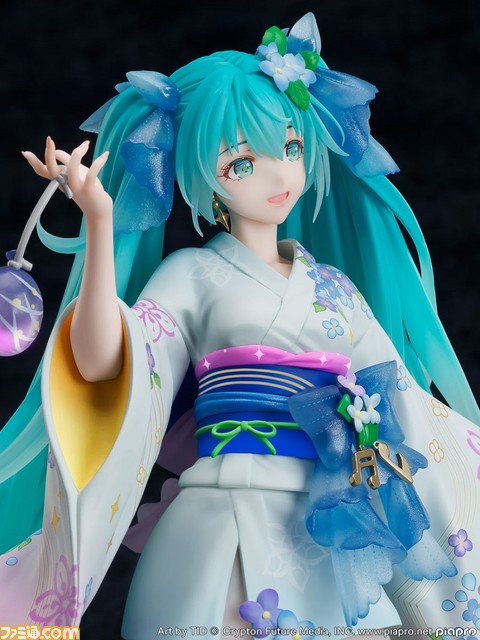 『初音ミク』アジサイをモチーフにした衣装を纏った“真夏花火Ver.”フィギュアが登場。15周年の記念花火を背景にしたオリジナル背景アクリルボードが付属