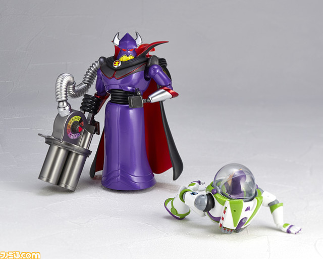 『トイ・ストーリー』バズの宿敵・ザーグがアクションフィギュア化。各関節部や上半身は可動でき、底面部の車輪でコロ走行も可能