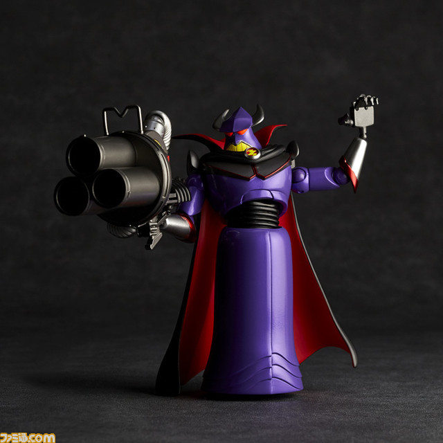 『トイ・ストーリー』バズの宿敵・ザーグがアクションフィギュア化。各関節部や上半身は可動でき、底面部の車輪でコロ走行も可能