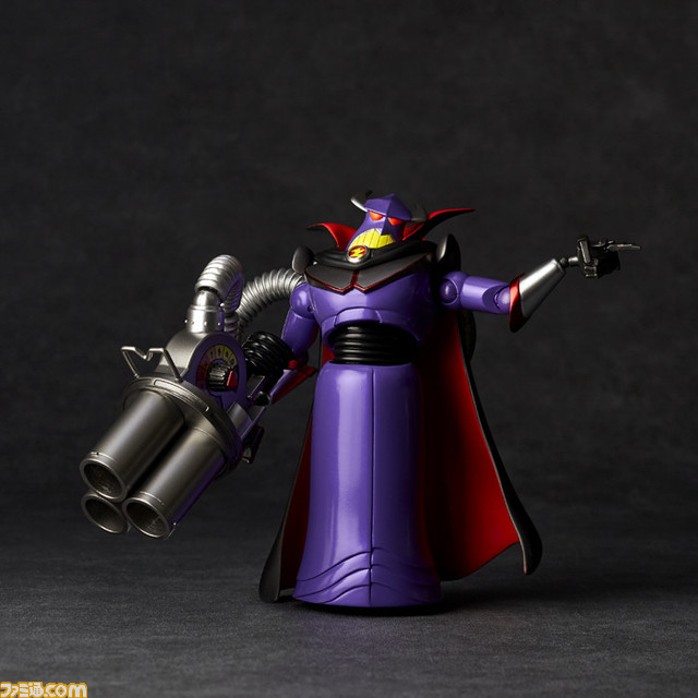 『トイ・ストーリー』バズの宿敵・ザーグがアクションフィギュア化。各関節部や上半身は可動でき、底面部の車輪でコロ走行も可能