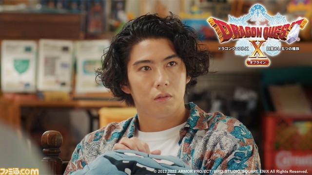 『ドラゴンクエストX オフライン』ドラクエ部 部長・賀来賢人が本作をジェスチャーで全力表現する新CM2本が9月10日より放送開始。部員たちとのシュールなやり取りにも注目
