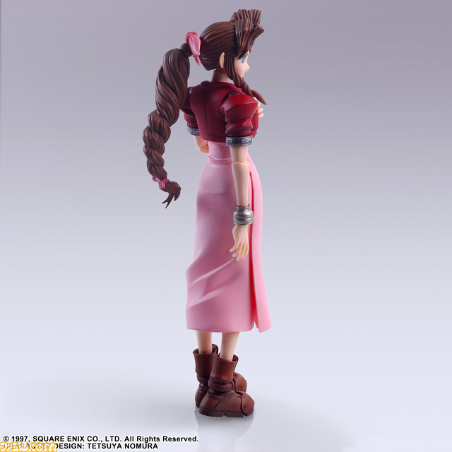 『FF7』エアリス、ティファのアクションフィギュアが登場。特徴的な髪形や服装をまとった原点とも呼べる懐かしい姿で再現