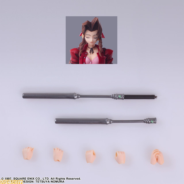 『FF7』エアリス、ティファのアクションフィギュアが登場。特徴的な髪形や服装をまとった原点とも呼べる懐かしい姿で再現