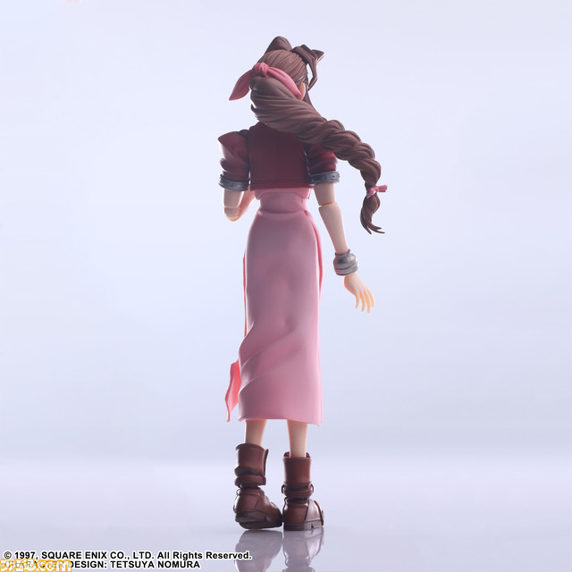 『FF7』エアリス、ティファのアクションフィギュアが登場。特徴的な髪形や服装をまとった原点とも呼べる懐かしい姿で再現