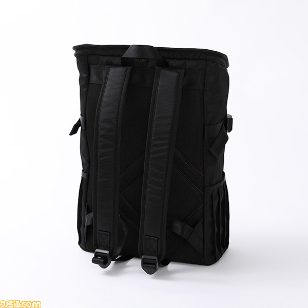 初音ミクをイメージした腕時計、バッグ、財布、アウター、スニーカーが登場。特典としてnecömi先生描き下ろしイラストを使用したポストカードが付属