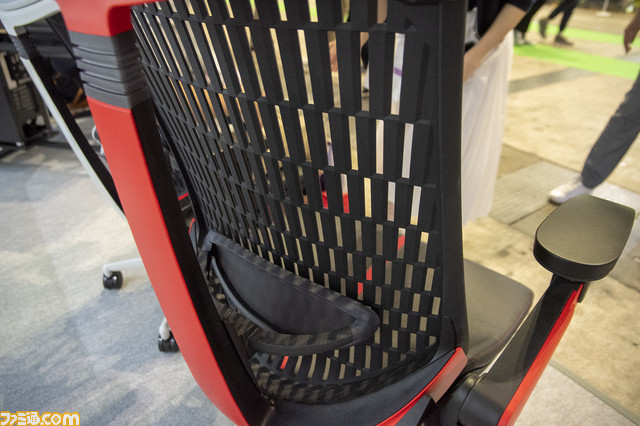 イトーキの最新ゲーミングチェアは変形機構を搭載。小柄な人も座りやすいモデルはオフィスチェア『Act』をベースに開発中【TGS2022】