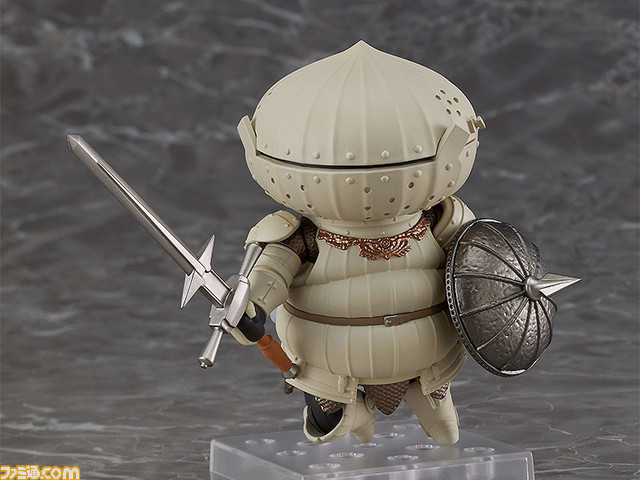 『ダークソウル』カタリナ騎士ジークマイヤーがねんどろいどになって本日(9/22)より予約開始。「うーむ…」と聞こえてきそうな“座り下半身”も付属!