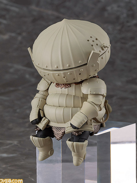 『ダークソウル』カタリナ騎士ジークマイヤーがねんどろいどになって本日(9/22)より予約開始。「うーむ…」と聞こえてきそうな“座り下半身”も付属!