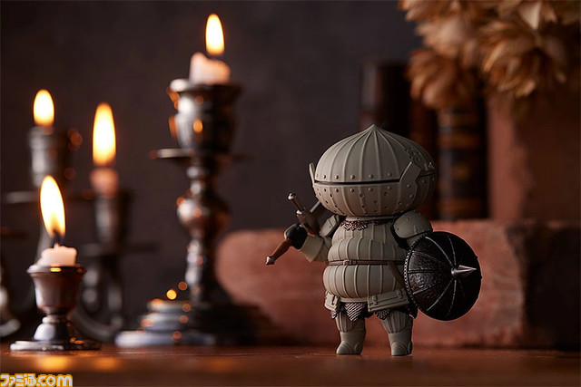 『ダークソウル』カタリナ騎士ジークマイヤーがねんどろいどになって本日(9/22)より予約開始。「うーむ…」と聞こえてきそうな“座り下半身”も付属!