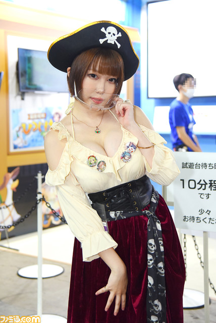 TGS2022を彩った厳選コンパニオン＆コスプレイヤー30連発！ 『龍が如く 維新！ 極』新選組衣装のセクシー美女らが勢ぞろい【TGS2022】