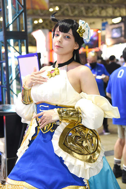 TGS2022を彩った厳選コンパニオン＆コスプレイヤー30連発！ 『龍が如く 維新！ 極』新選組衣装のセクシー美女らが勢ぞろい【TGS2022】
