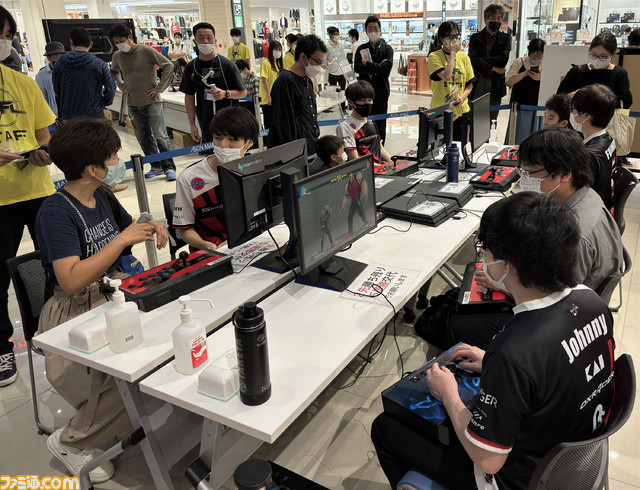 『ストV』SFLファン交流キャラバンがいよいよスタート! 第1回イオンモール白山にはももち選手率いる忍ism Gamingが登場