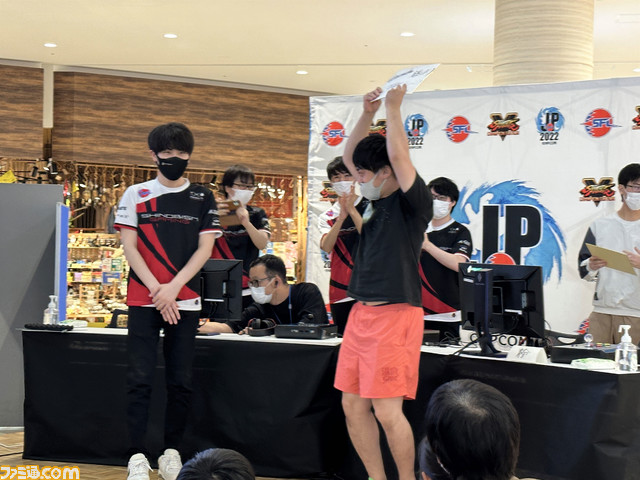 『ストV』SFLファン交流キャラバンがいよいよスタート! 第1回イオンモール白山にはももち選手率いる忍ism Gamingが登場