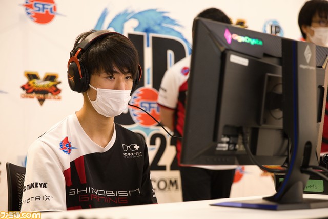 『ストV』SFLファン交流キャラバンがいよいよスタート! 第1回イオンモール白山にはももち選手率いる忍ism Gamingが登場