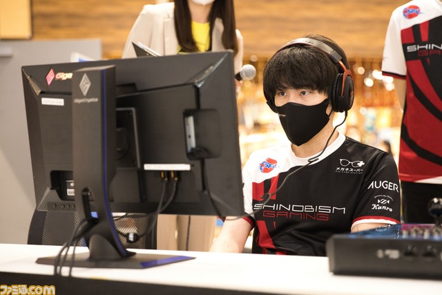 『ストV』SFLファン交流キャラバンがいよいよスタート! 第1回イオンモール白山にはももち選手率いる忍ism Gamingが登場