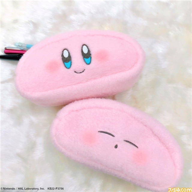 『星のカービィ』ぷわふわ手触りのペンポーチやショルダーバッグが登場。カービィのにっこり・すやすや表情で最上の癒しをお届け