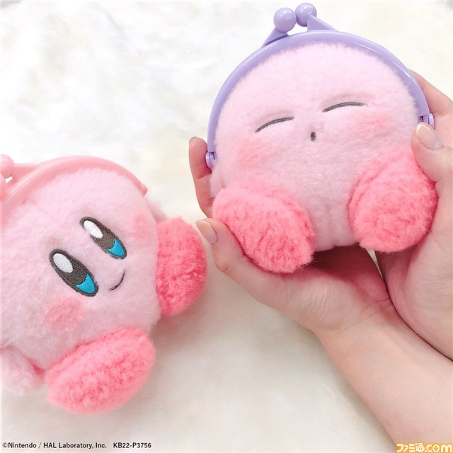 『星のカービィ』ぷわふわ手触りのペンポーチやショルダーバッグが登場。カービィのにっこり・すやすや表情で最上の癒しをお届け